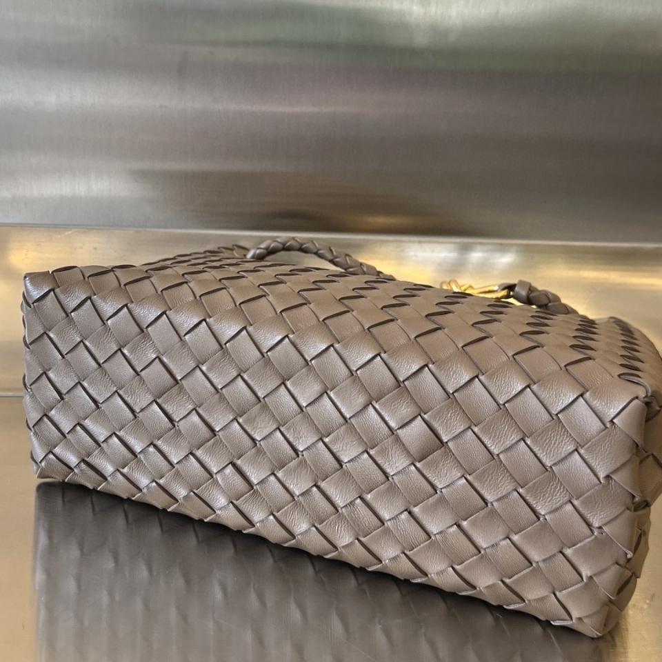 BOTTEGA VENETA 미디엄 안디아모 브라운 743572 32x25x11cm