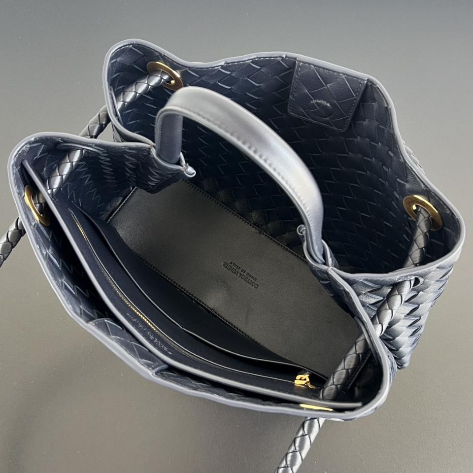 BOTTEGA VENETA 미디엄 안디아모 블랙 743572 32x25x11cm