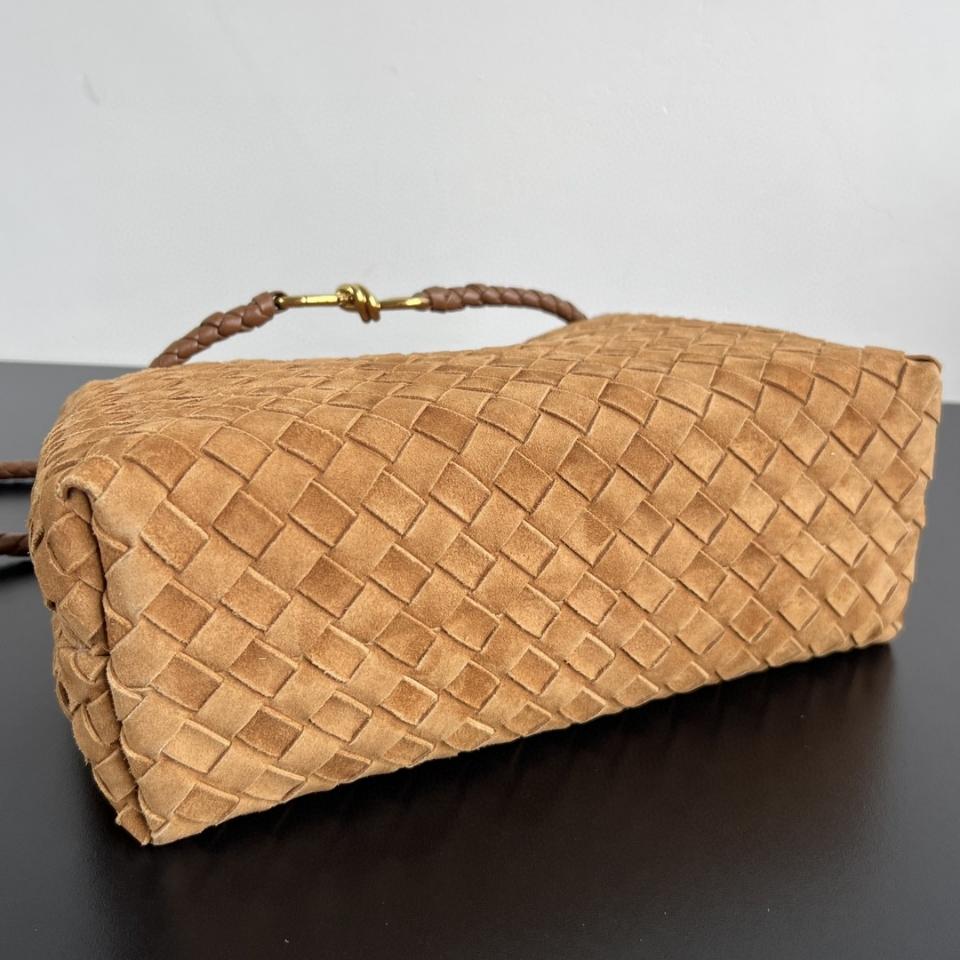 BOTTEGA VENETA 미디엄 안디아모 앰버 스웨이드 743572 32x25x11cm