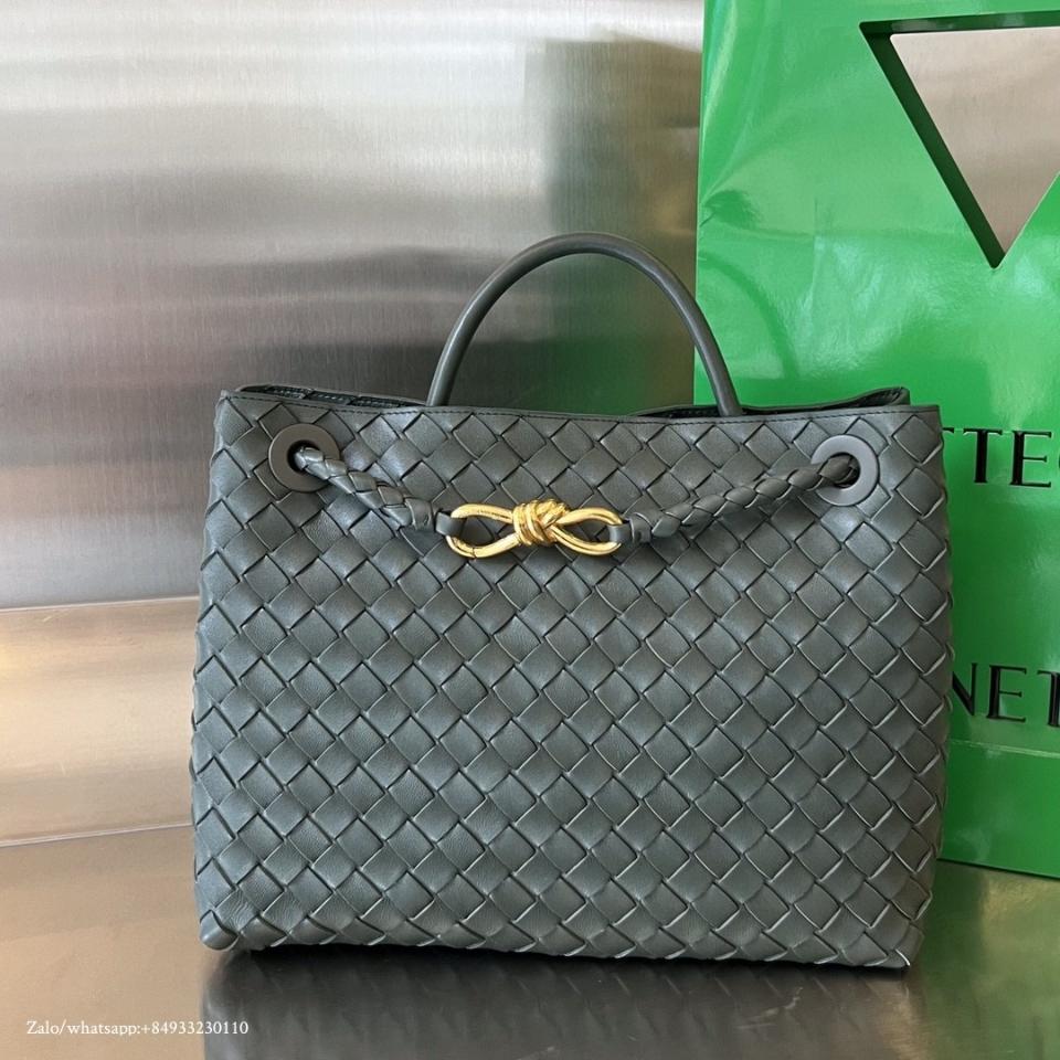 BOTTEGA VENETA 미디엄 안디아모 알로에 743572 32x25x11cm