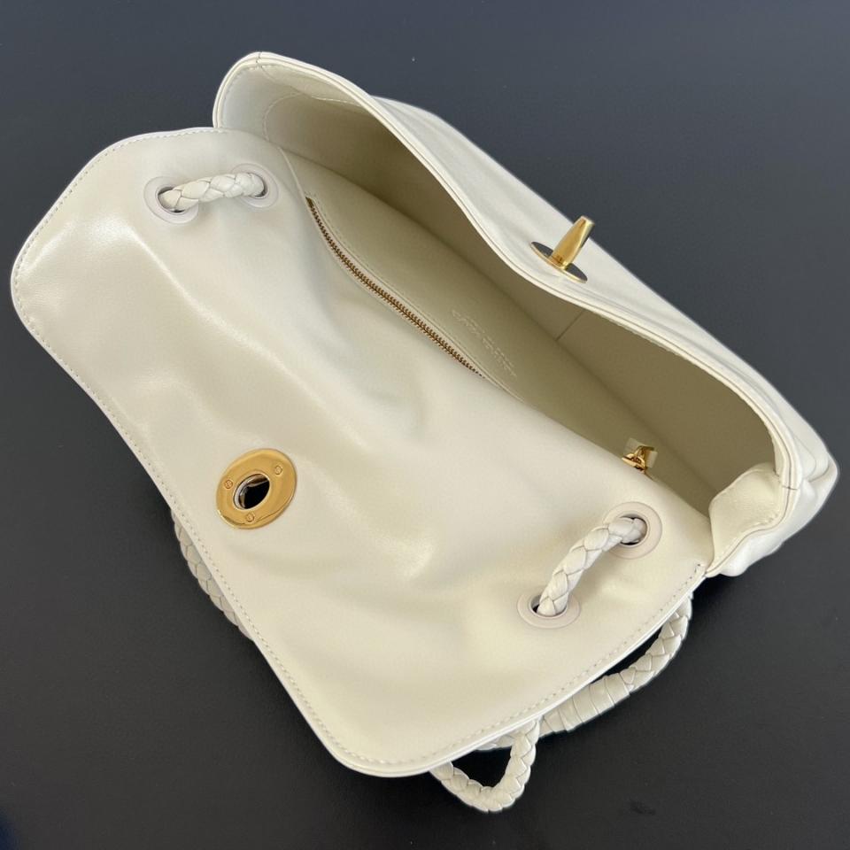 보테가 베네타 매디슨 씨솔트 836296 27x16x6cm