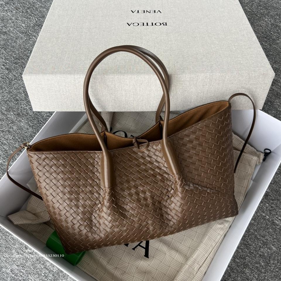 보테가 베네타 라지 피나코테카 앰버/블루 로얄 817166 43*14.5*23 cm