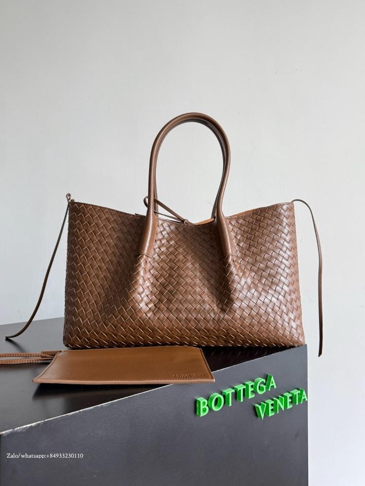 보테가베네타 라지 피나코테카 앰버/블루 로얄 817166 43*14.5*23cm