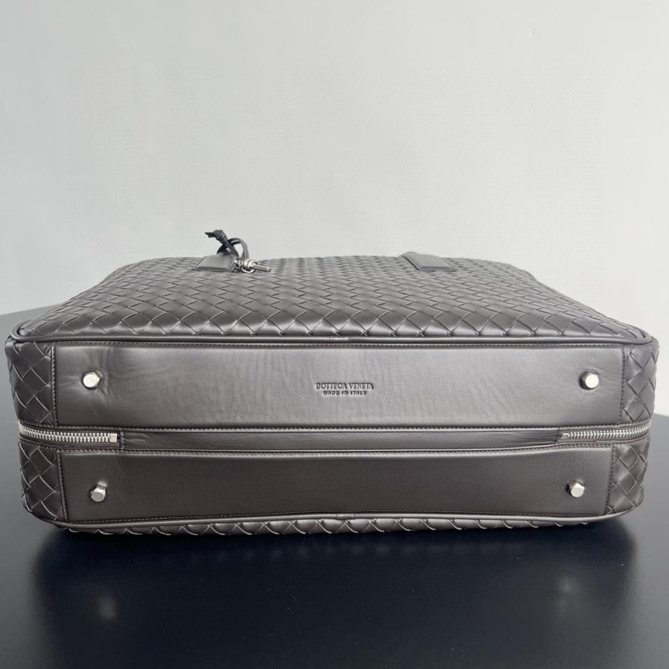 보테가 베네타 라지 겟어웨이 위켄더 폰단트 765620 50.5cm x 41.5cm x 15cm