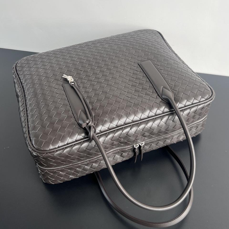 보테가 베네타 라지 겟어웨이 위켄더 폰단트 765620 50.5cm x 41.5cm x 15cm