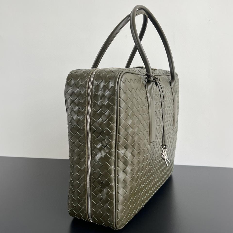 보테가 베네타 라지 겟어웨이 위켄더 사이프러스 765620 50.5cm x 41.5cm x 15cm