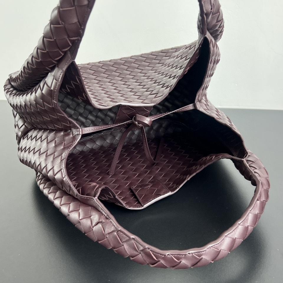 보테가 베네타 라지 캄파나 다크 바롤레 844250V4 39x25x18.5cm