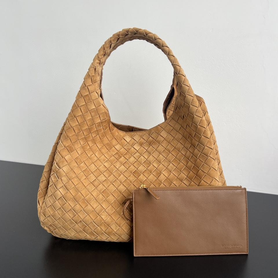 보테가 베네타 라지 캄파나 앰버 스웨이드 844250V4 39x25x18.5cm