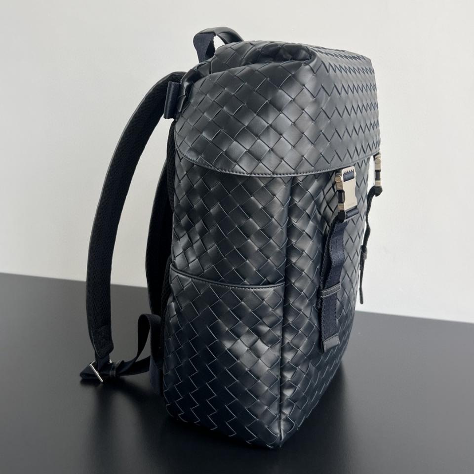 Bottega Veneta 인트레치아토 플랩 백팩 - 네이비 766580 38*26*15cm