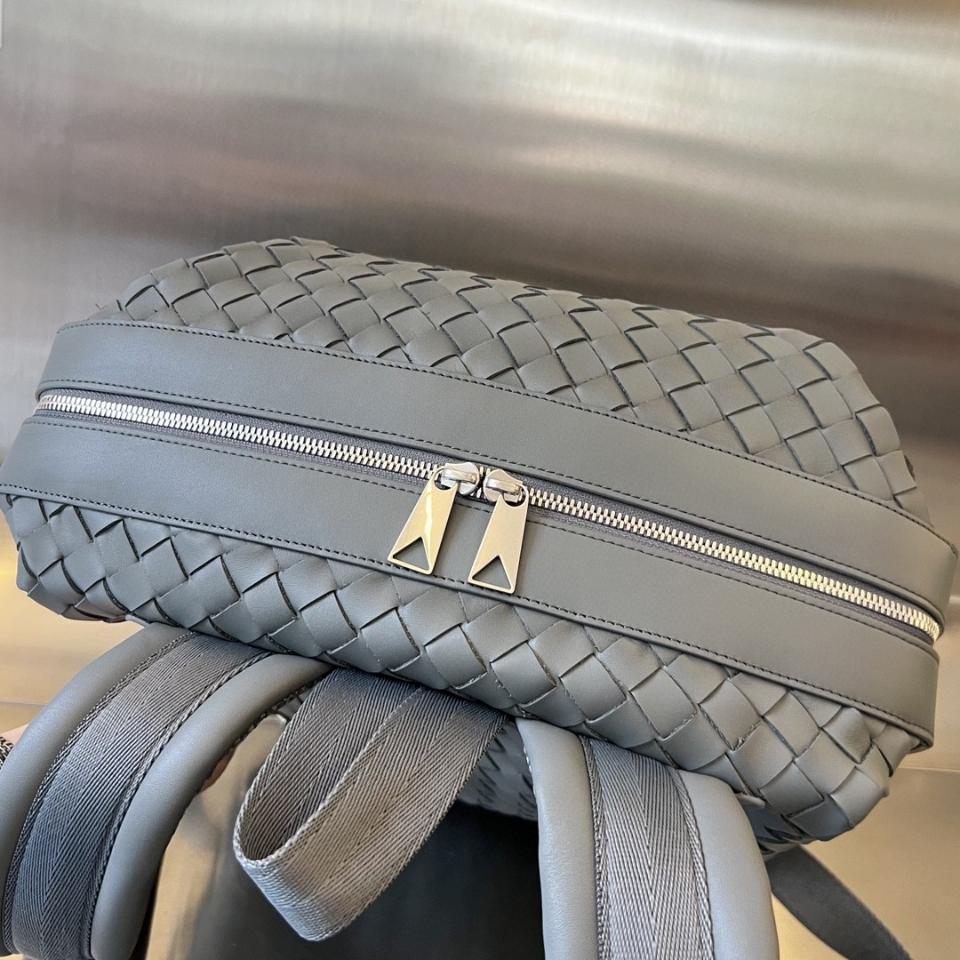 Bottega Veneta 인트레치아토 백팩 그레이 653118 42x30x13cm