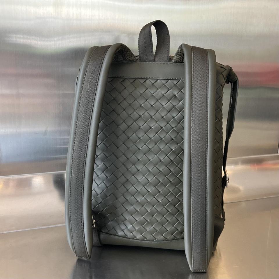 Bottega Veneta 인트레치아토 백팩 다크 카키 653118 42x30x13cm