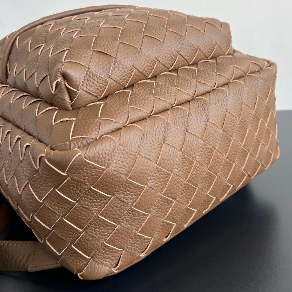 Bottega Veneta 인트레치아토 백팩 베이지 833158 46x30x14cm