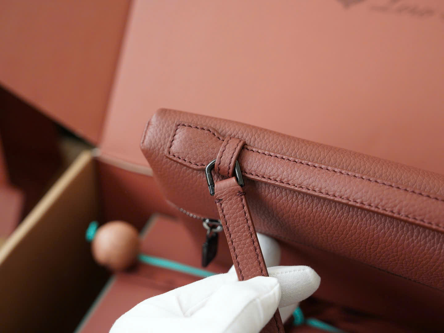 로로피아나 Extra Pouch L29 남성용 가죽 클러치백