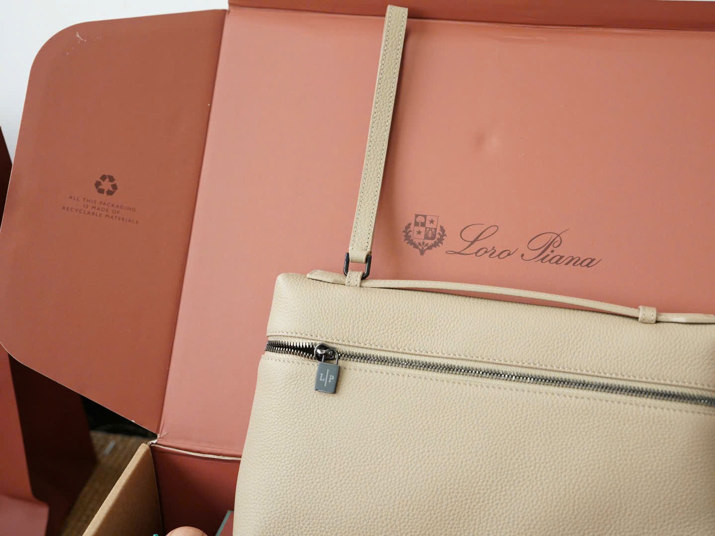 로로피아나 Extra Pouch L29 남성용 가죽 클러치백