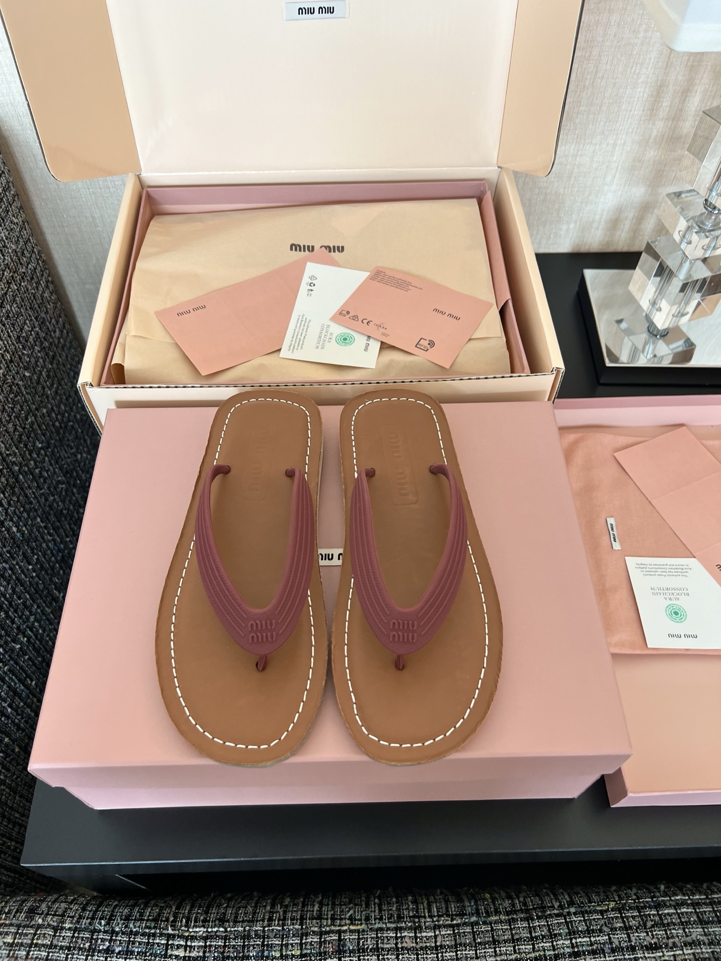 MIU MIU 로고 장식 여성 로퍼