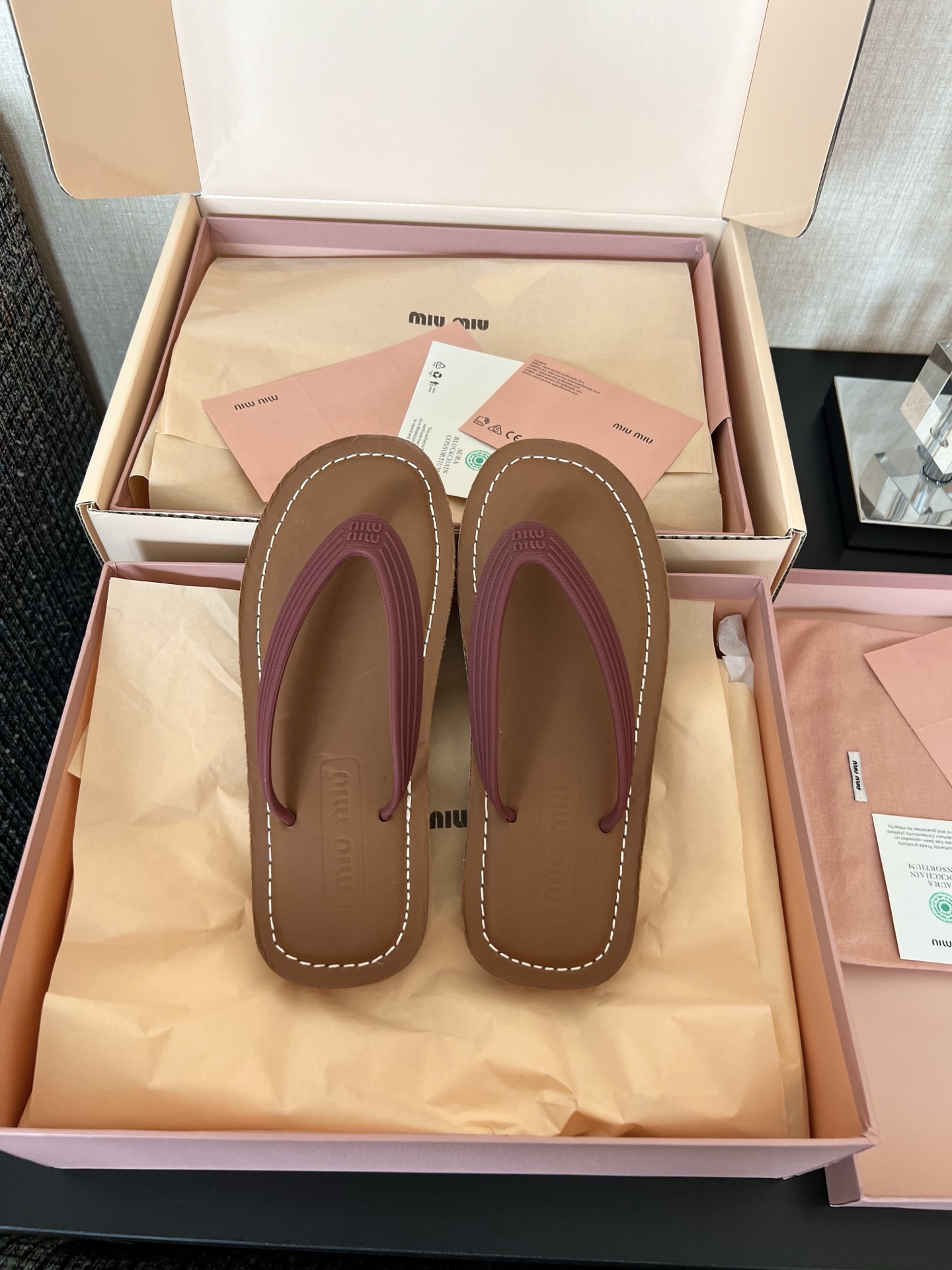 MIU MIU 로고 장식 여성 로퍼