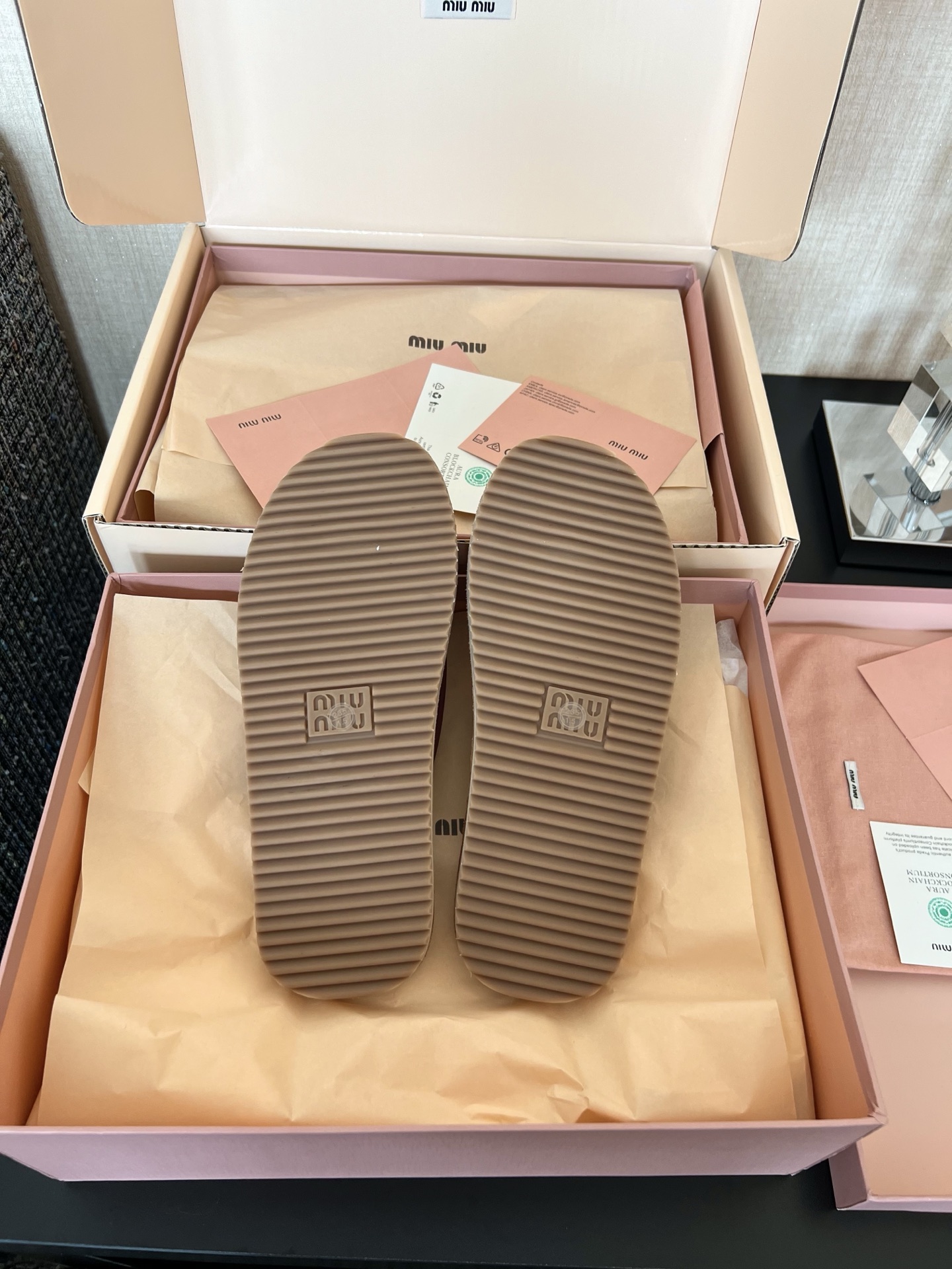 MIU MIU 로고 장식 여성 로퍼