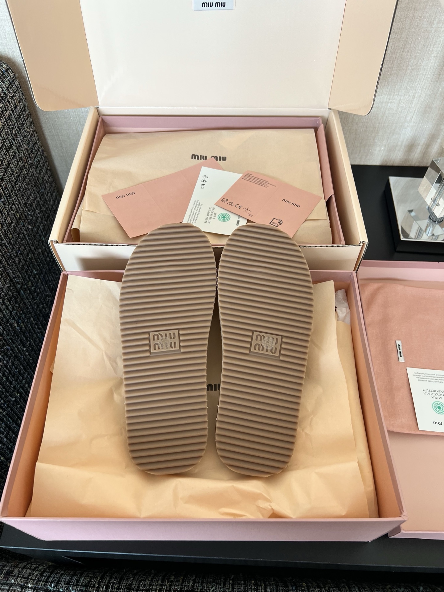 MIU MIU 로고 장식 여성 로퍼