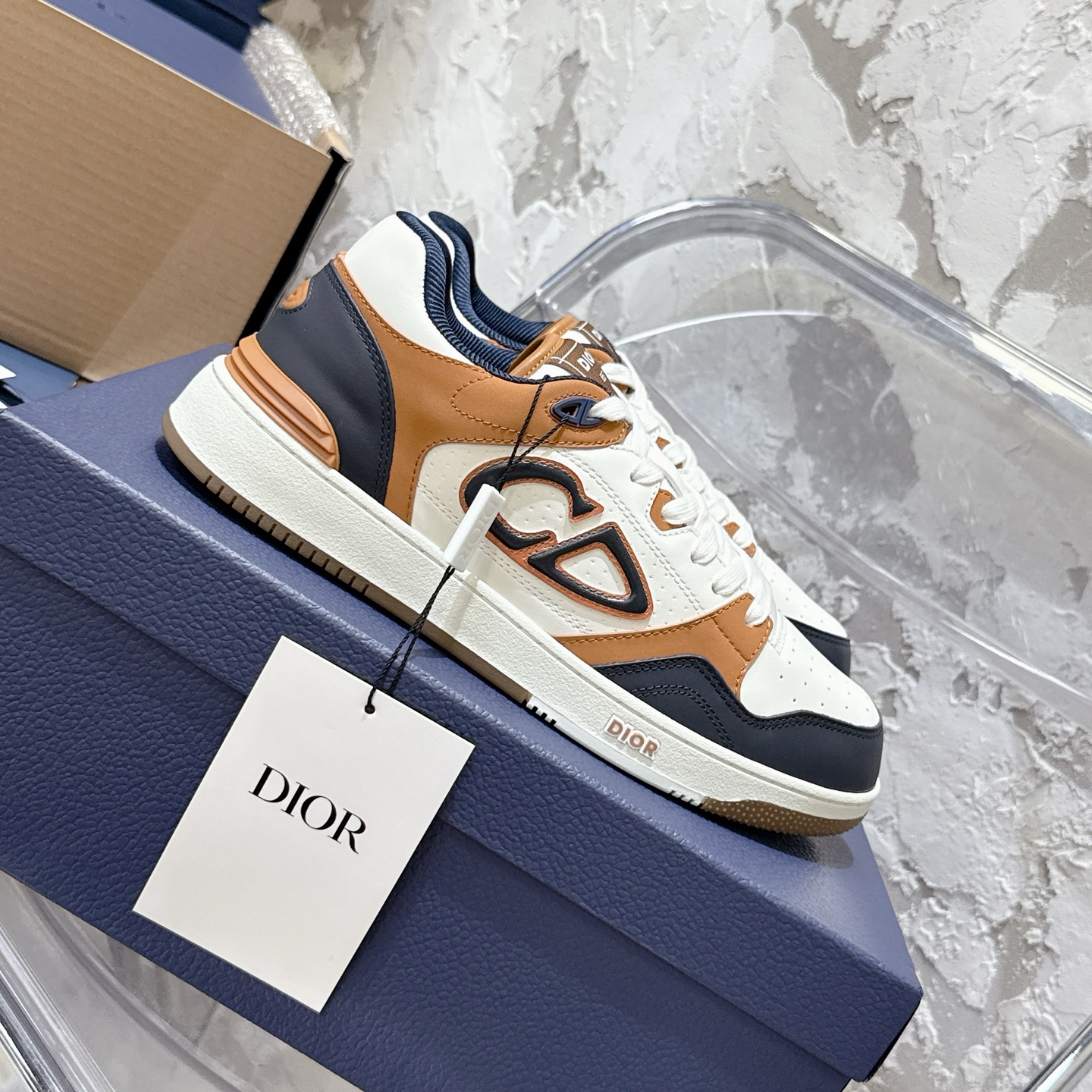 2025년 한정판 Dior x 카브스(KAWS) 콜라보 B57 스니커즈