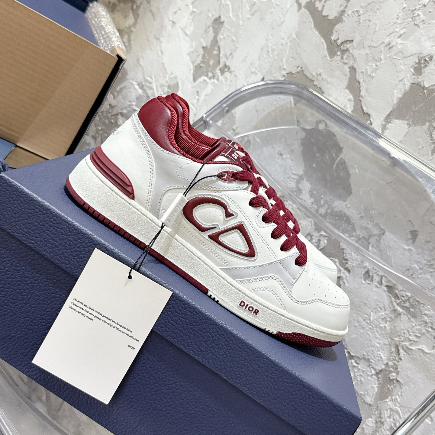 2025년 한정판 Dior x 카브스(KAWS) 콜라보 B57 스니커즈