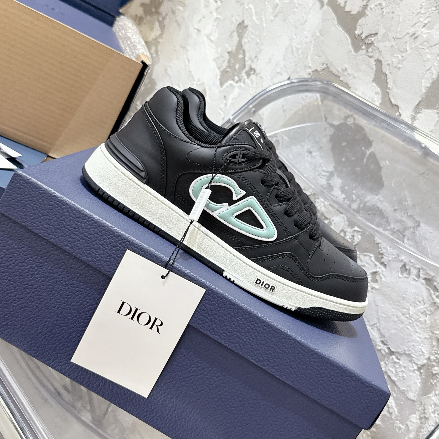 2025년 한정판 Dior x 카브스(KAWS) 콜라보 B57 스니커즈