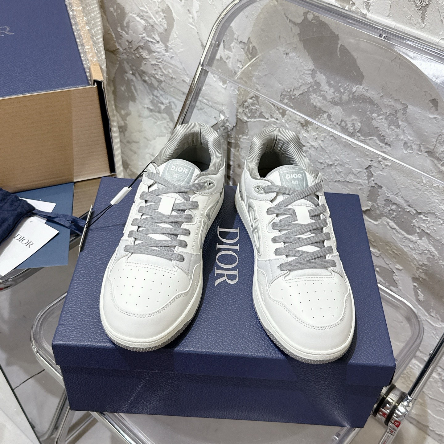 2025년 한정판 Dior x 카브스(KAWS) 콜라보 B57 스니커즈
