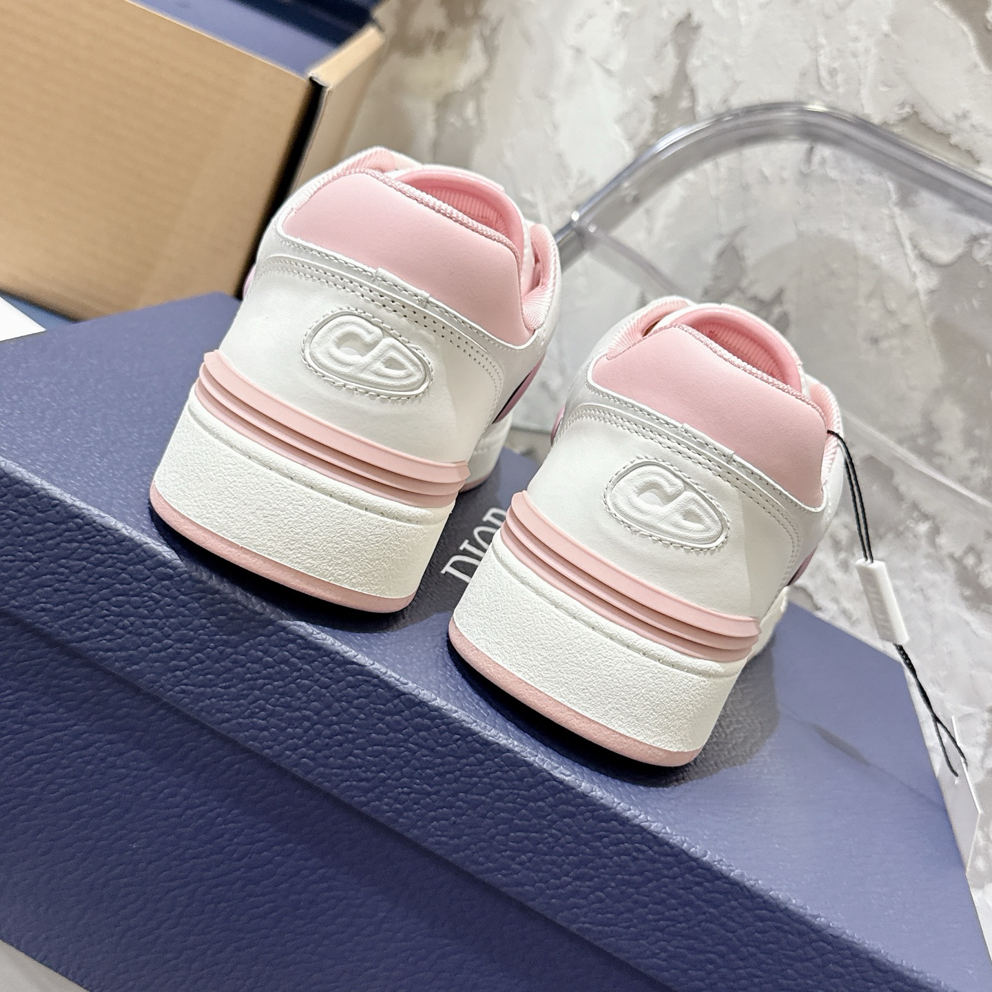 2025년 한정판 Dior x 카브스(KAWS) 콜라보 B57 스니커즈