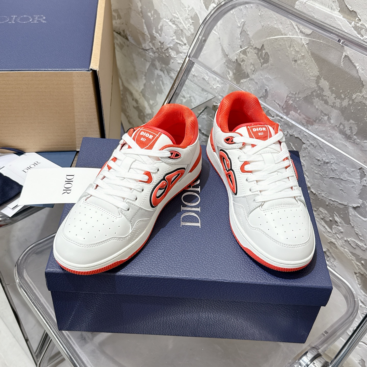 2025년 한정판 Dior x 카브스(KAWS) 콜라보 B57 스니커즈