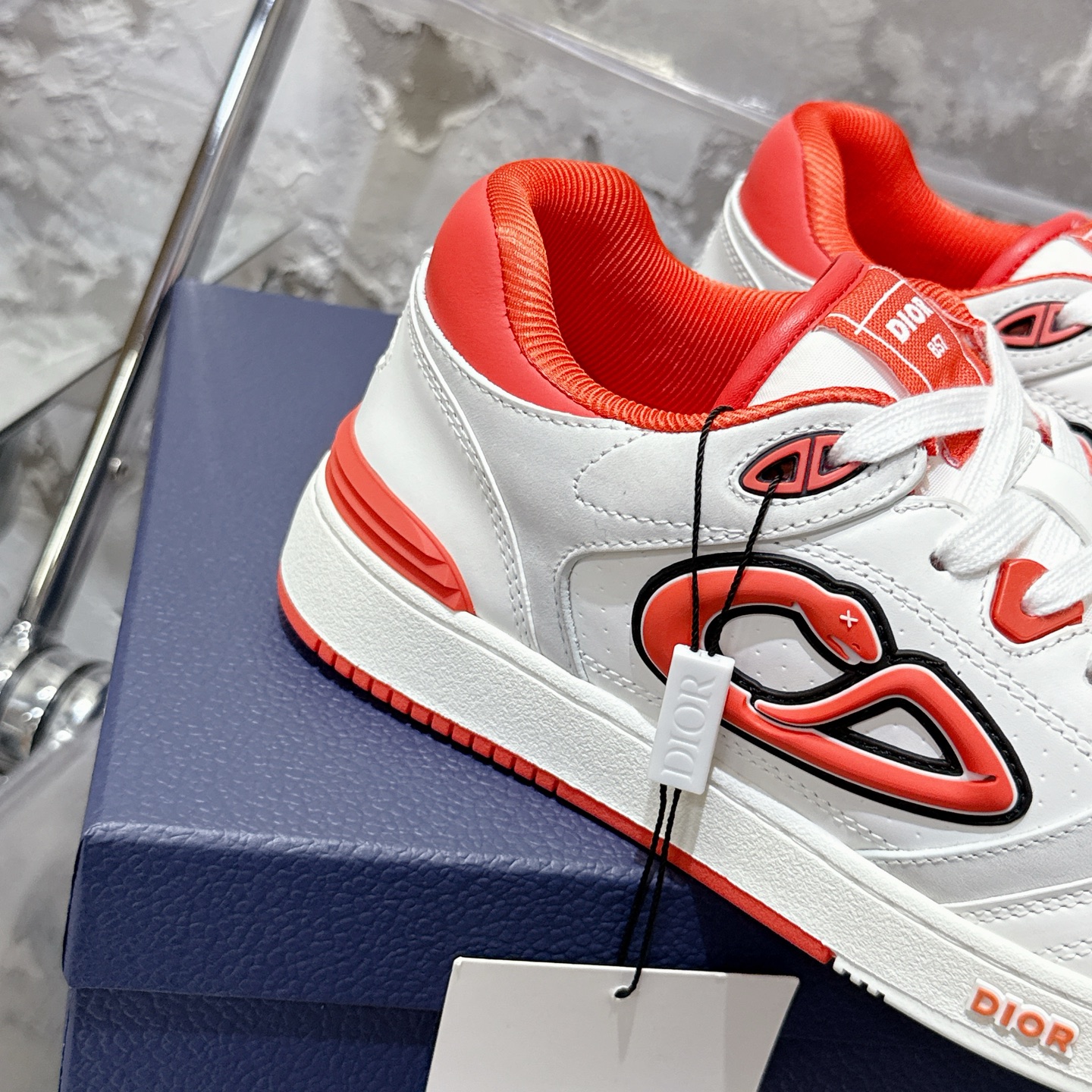 2025년 한정판 Dior x 카브스(KAWS) 콜라보 B57 스니커즈
