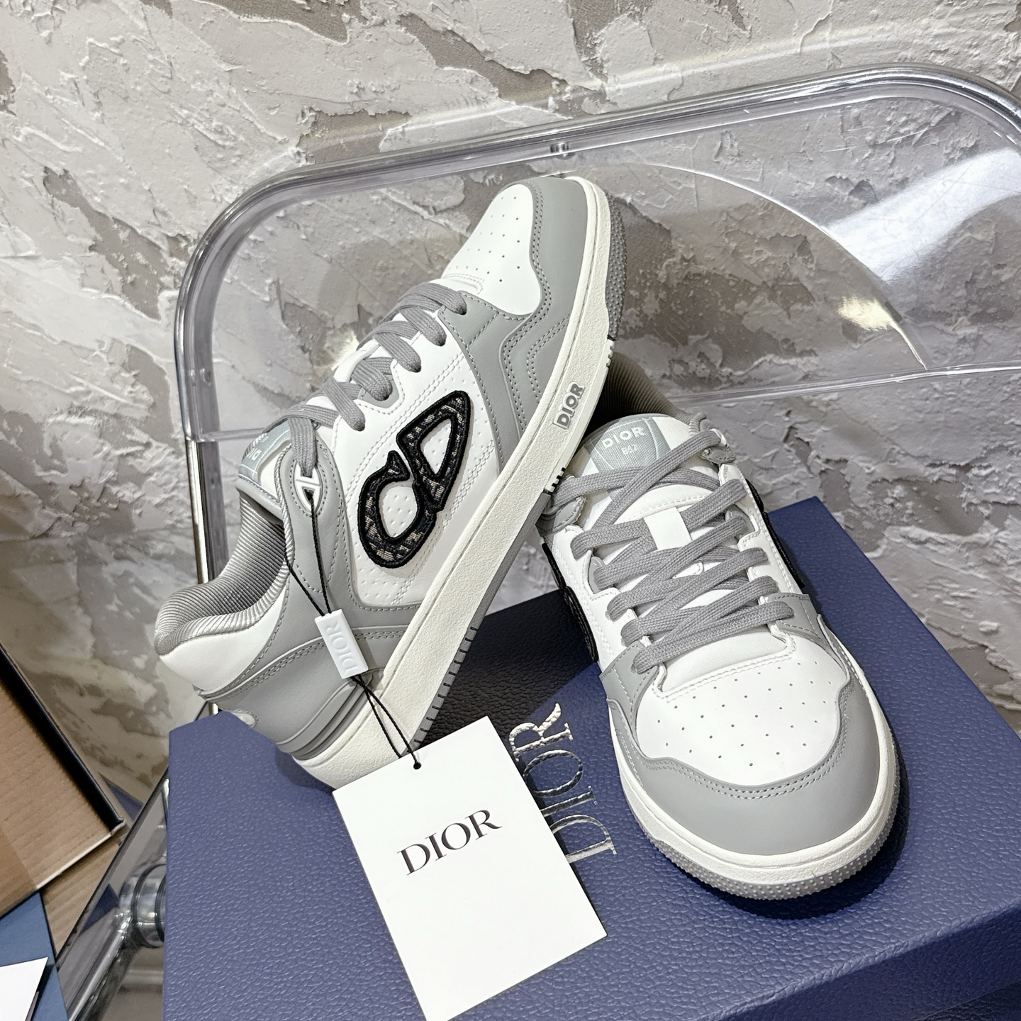2025년 한정판 Dior x 카브스(KAWS) 콜라보 B57 스니커즈