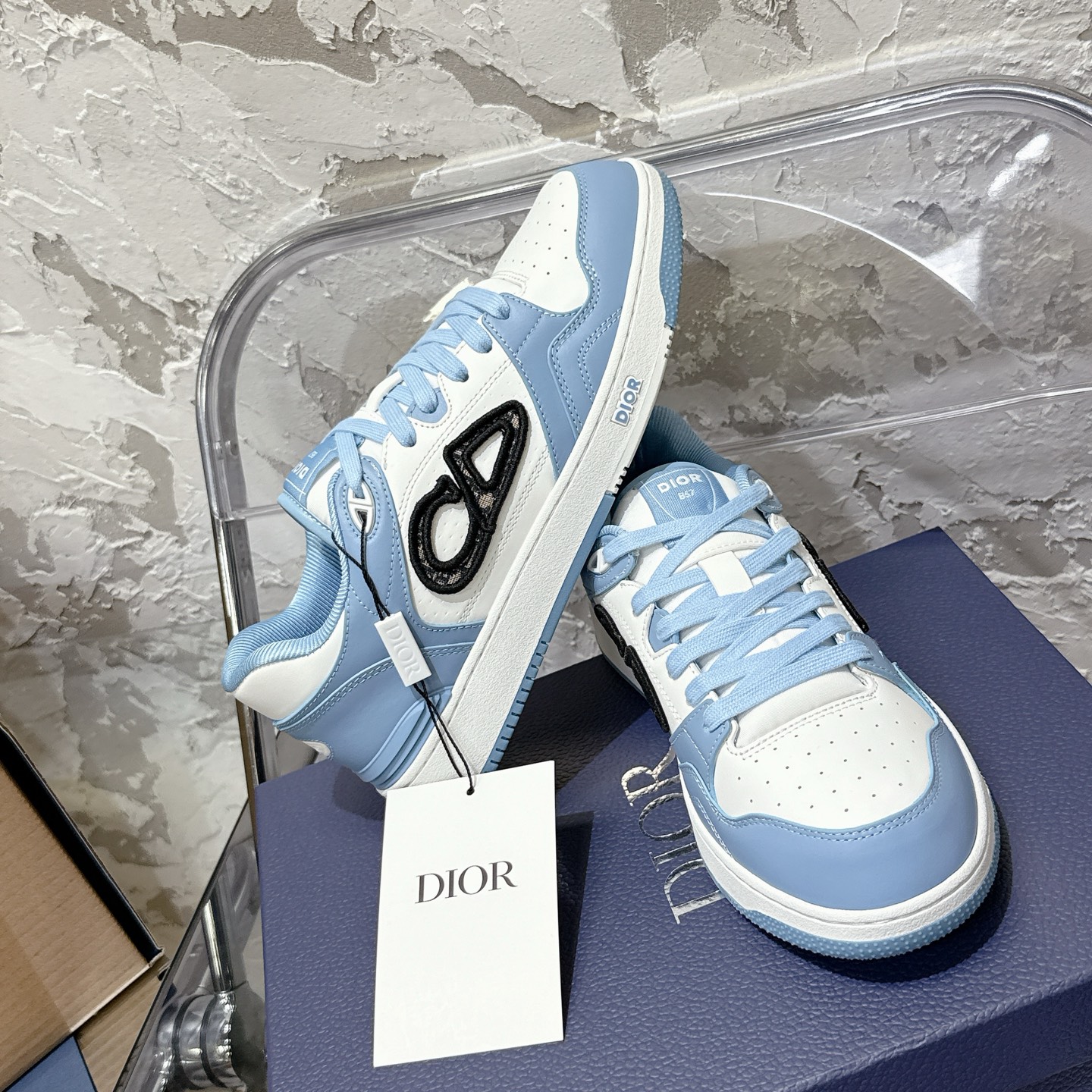 2025년 한정판 Dior x 카브스(KAWS) 콜라보 B57 스니커즈