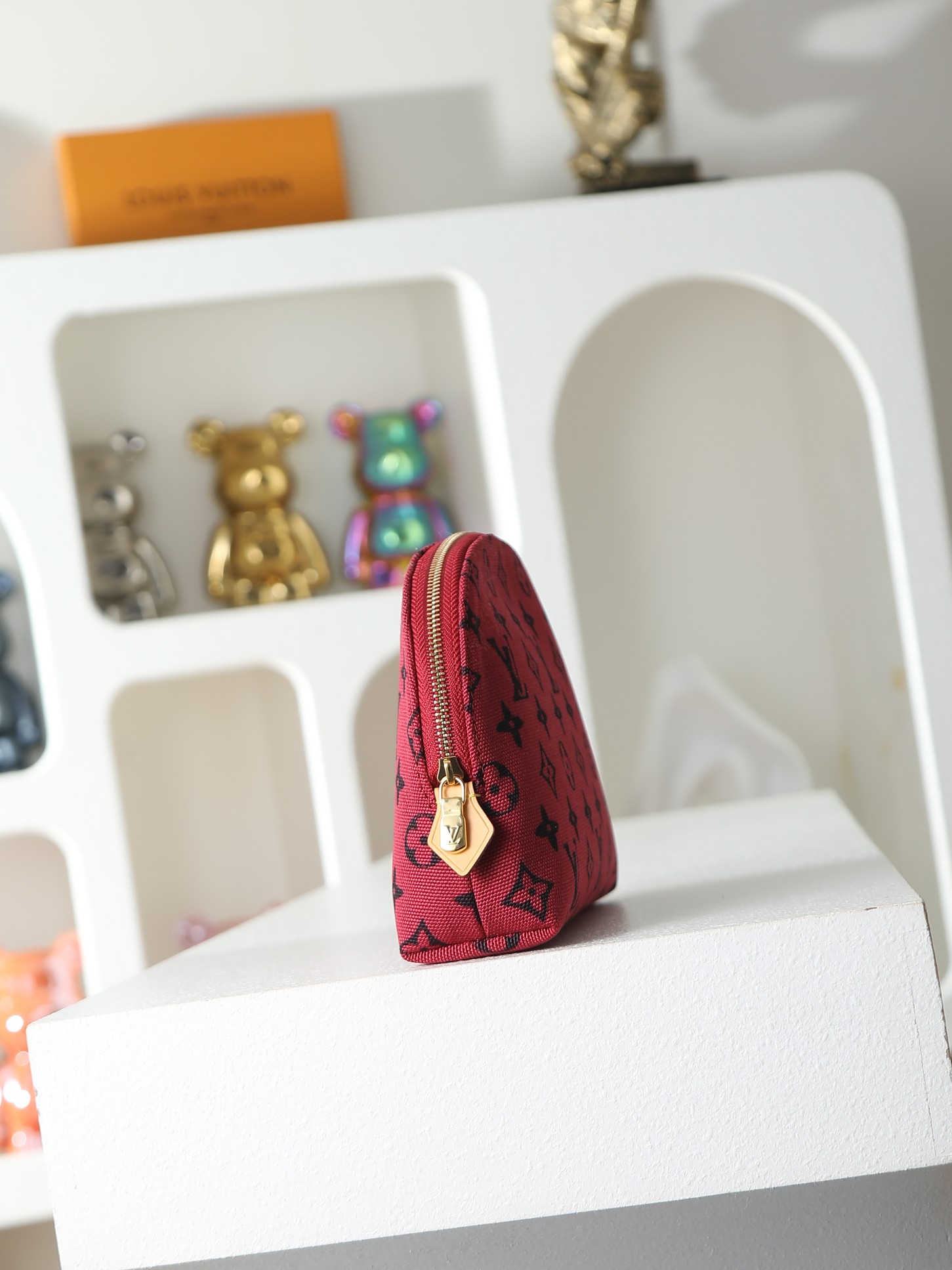 루이비통 M25759 Pochette Cosmétique 중형 와인 레드 스타일 화장품 파우치