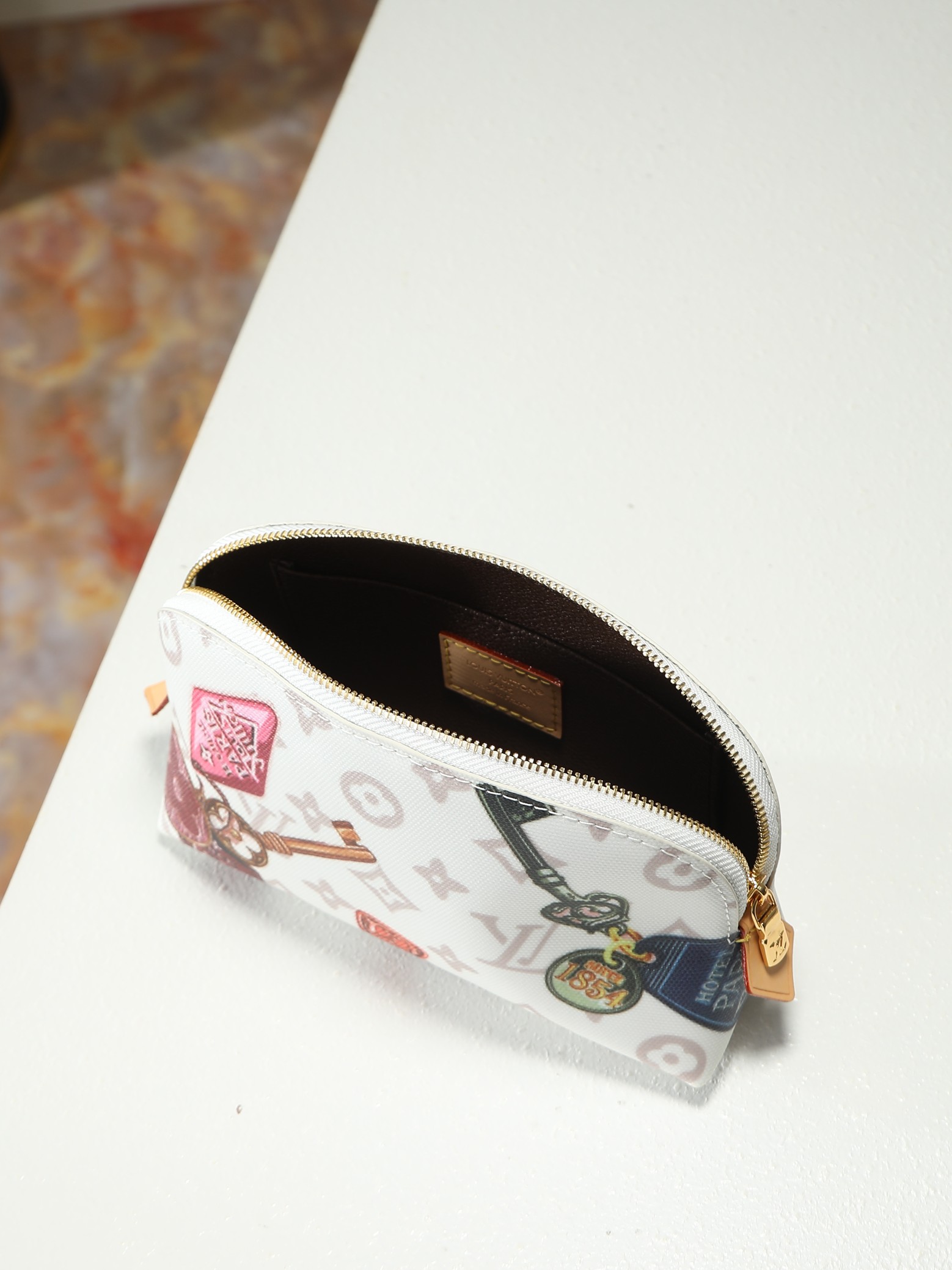 루이비통 M28956 Pochette Cosmétique 소형 Monogram Dune 스타일 화장품 파우치