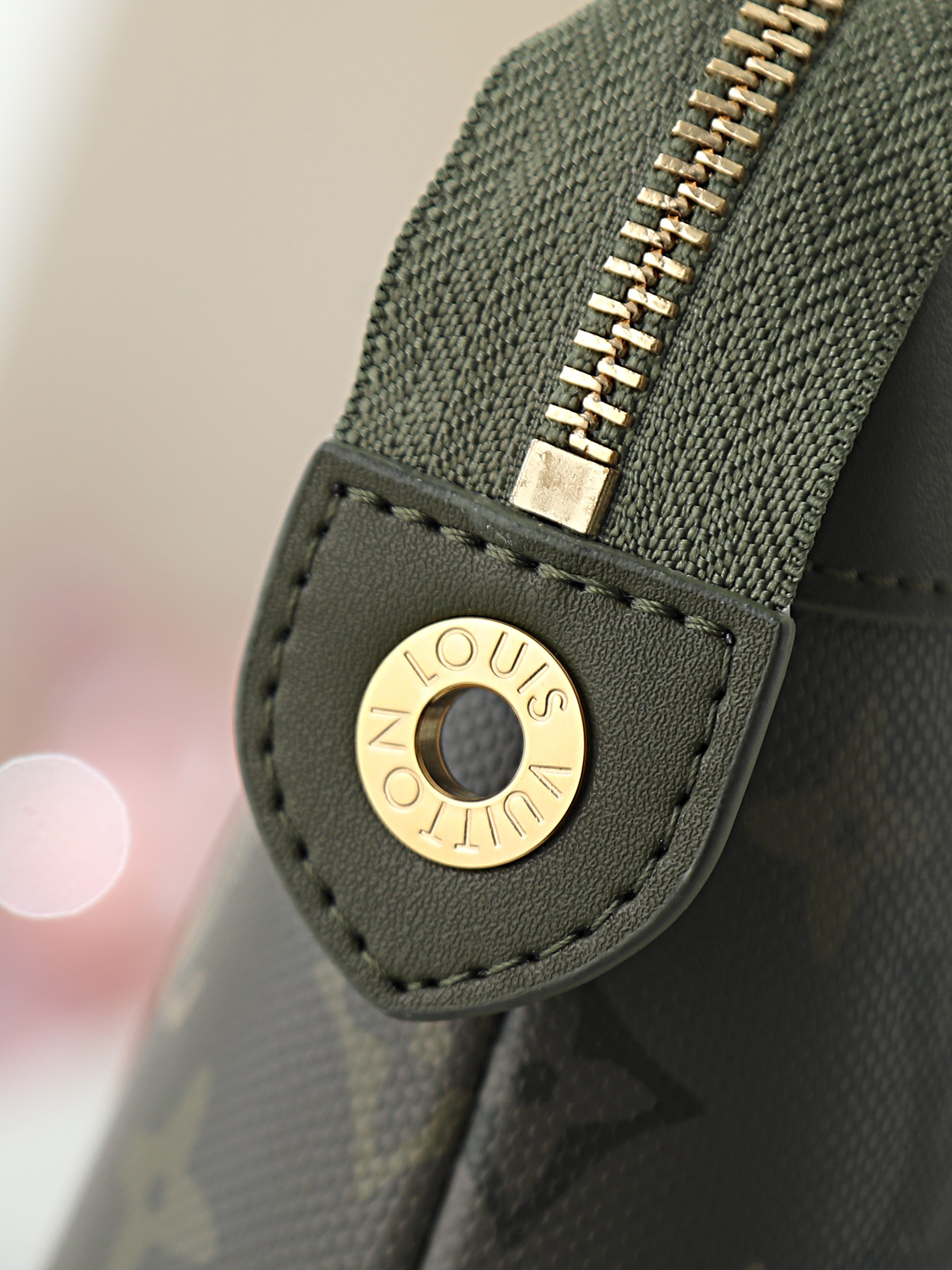 루이비통 M26970 Pochette Voyage Souple