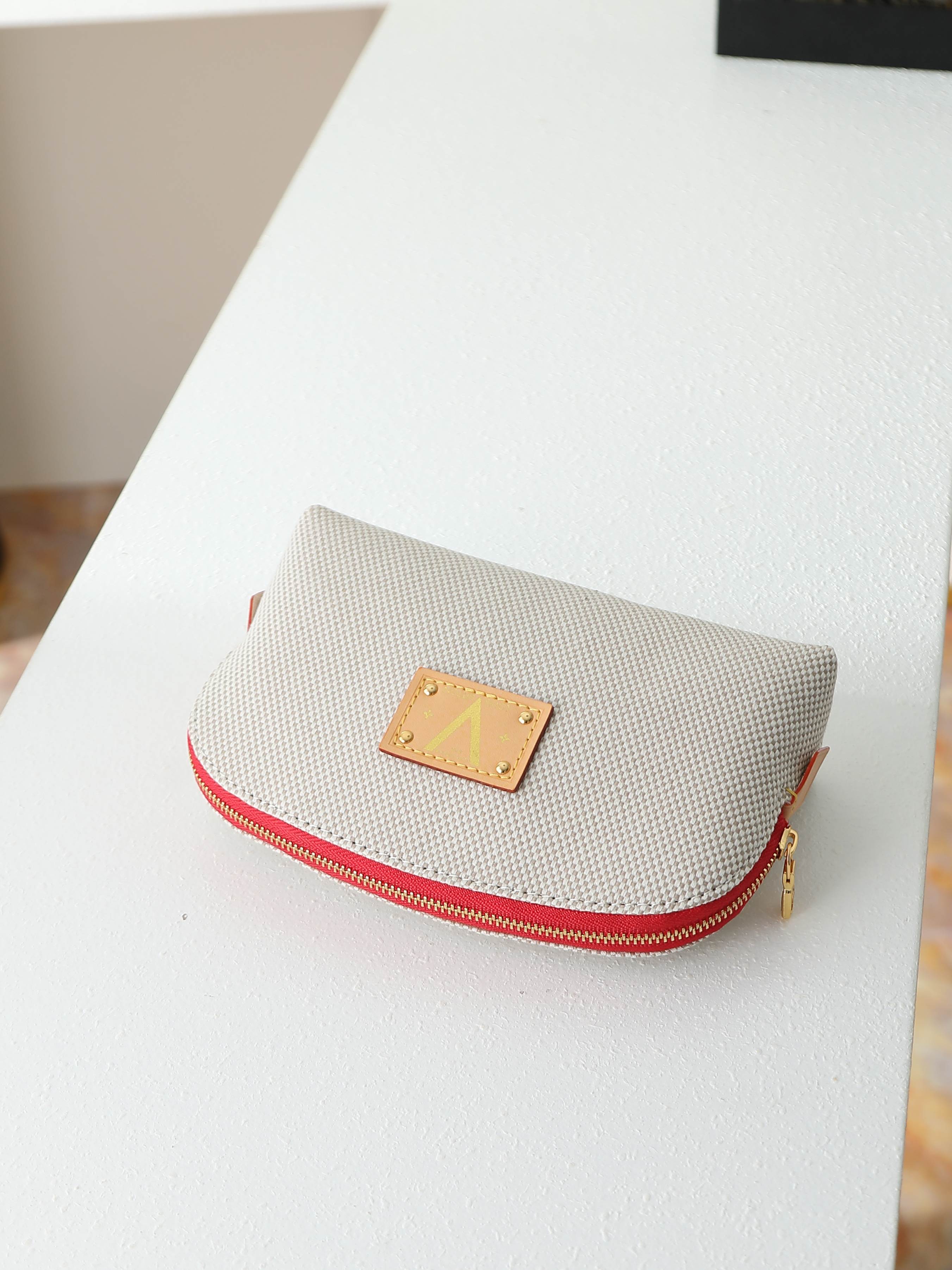 루이비통 M29529 Pochette Cosmétique 소형 레드 컬러 스타일 화장품 파우치