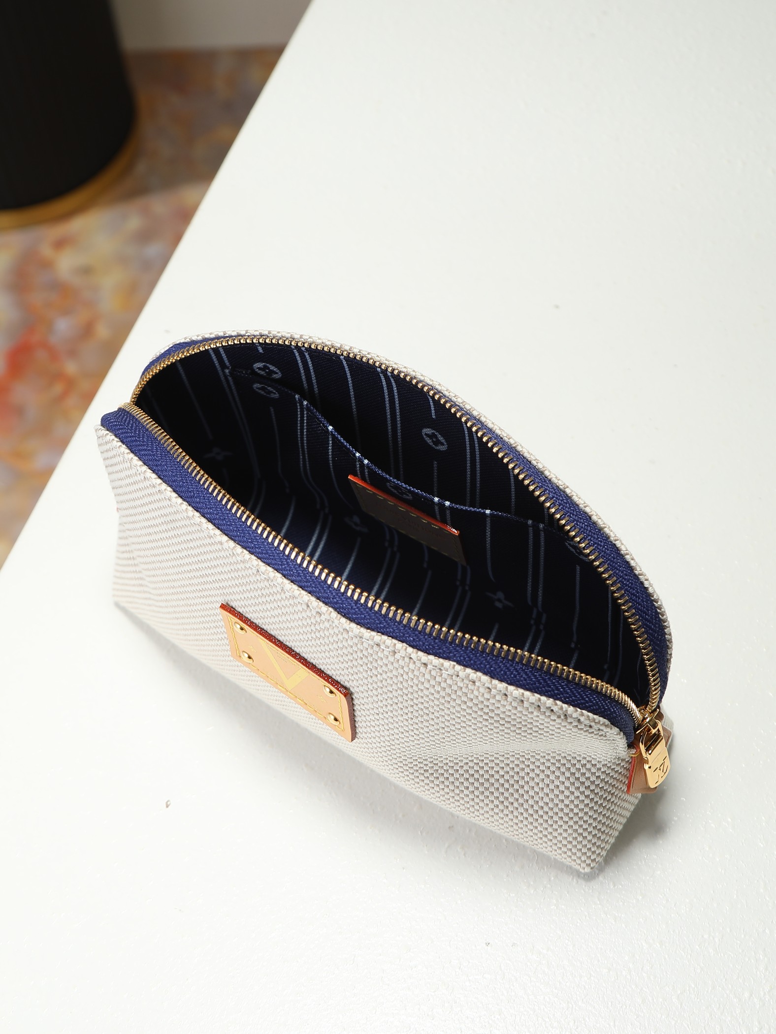 루이비통 M28652 Pochette Cosmétique 소형 블루 컬러 스타일 화장품 파우치