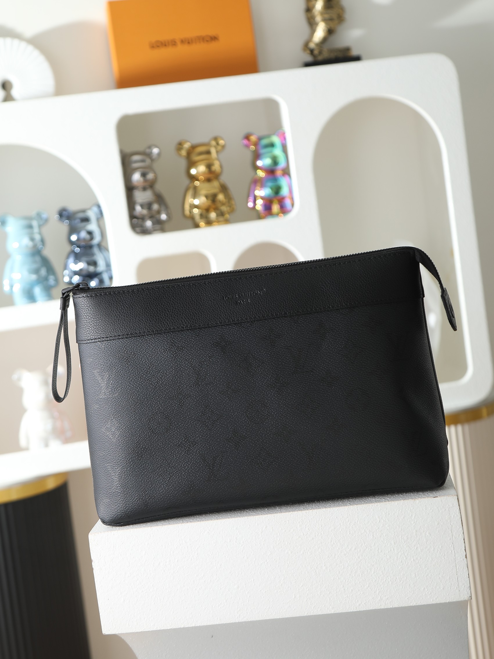 루이비통 M26741 Pochette Voyage Souple Monogram Midnight 스타일 클러치백