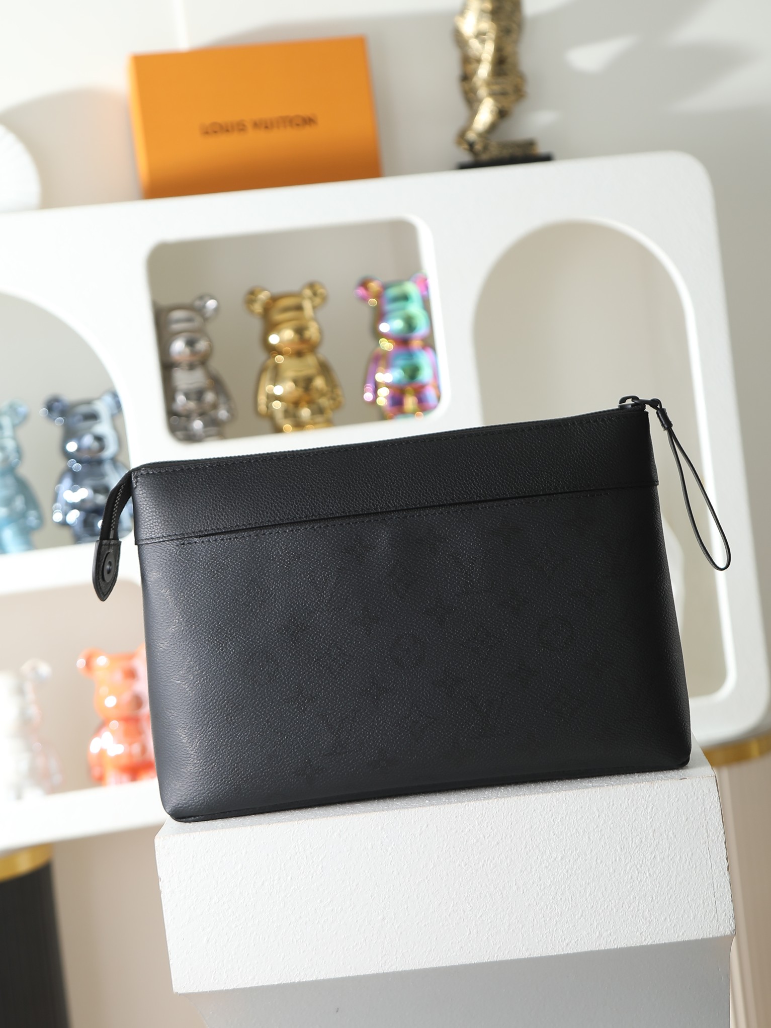 루이비통 M26741 Pochette Voyage Souple Monogram Midnight 스타일 클러치백