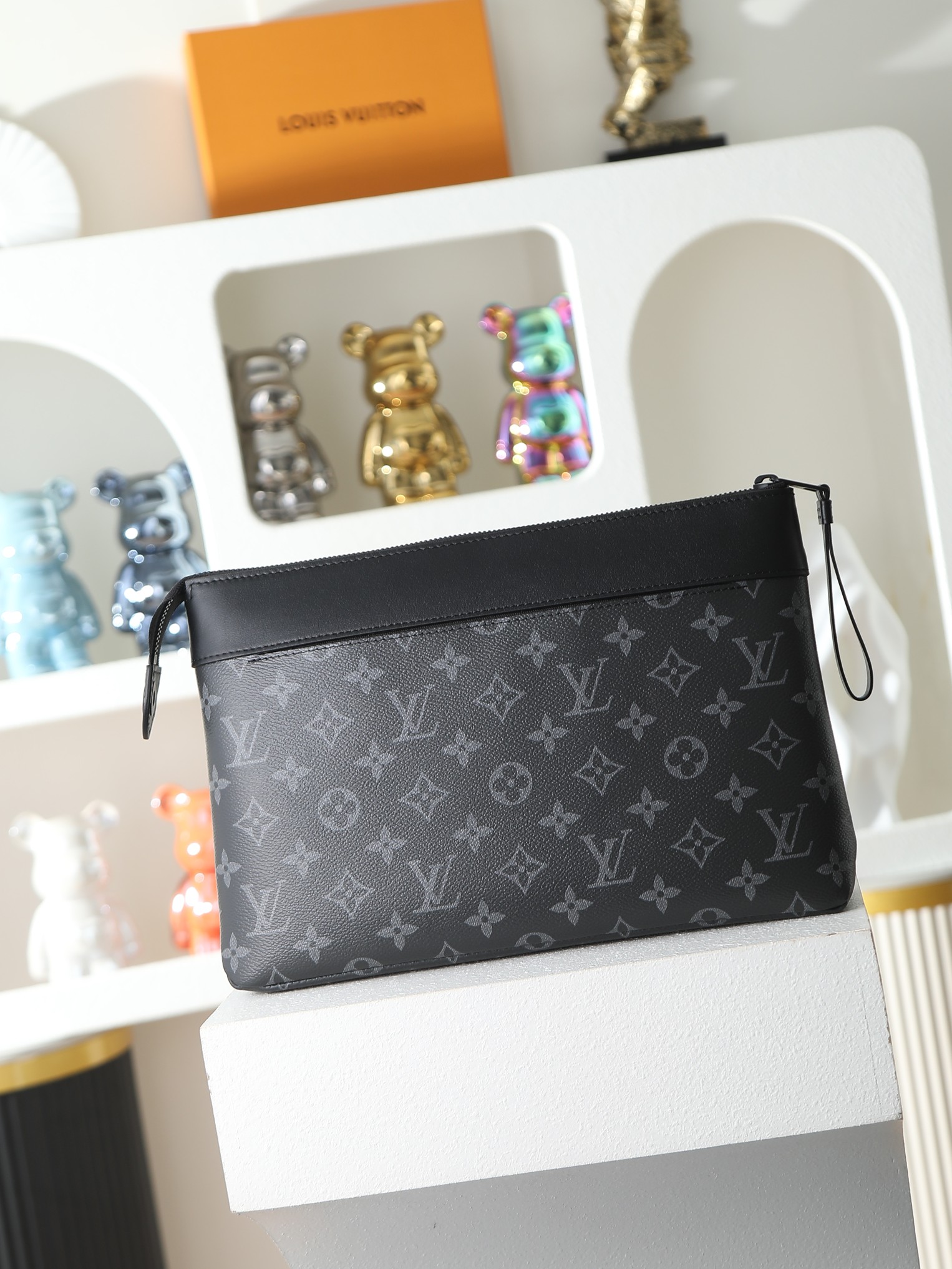 루이비통 M82543 Pochette Voyage Souple Monogram Eclipse 스타일 클러치백/손가방