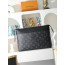 루이비통 M82543 Pochette Voyage Souple Monogram Eclipse 스타일 클러치백/손가방
