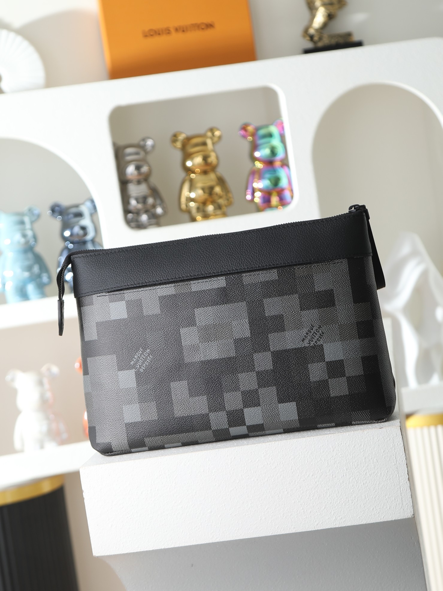 루이비통 M14926 Pochette Voyage Souple Damoflage Black 스타일 클러치백/손가방
