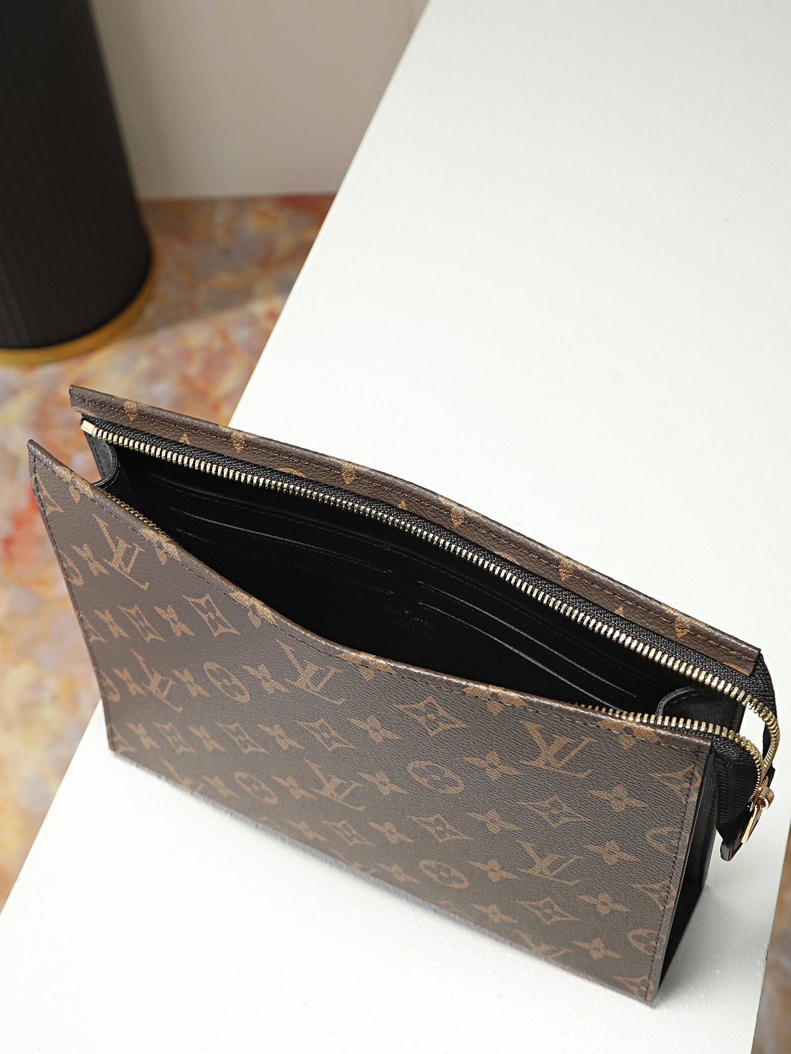루이비통 M46037 Poche Toilette NM 모노그램 플라워 블랙 스타일 파우치