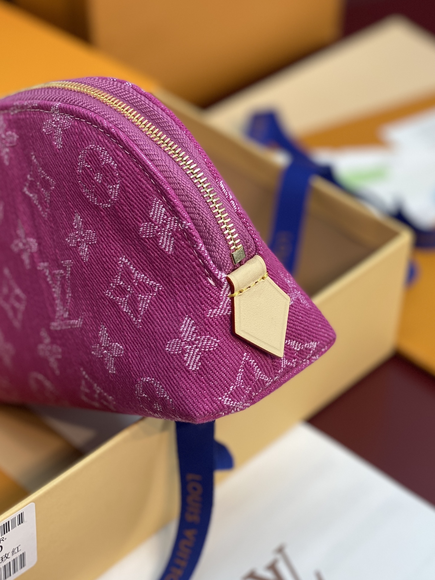 루이비통 M28050 Pochette Cosmétique 소형 데님 레드 스타일 화장품 파우치