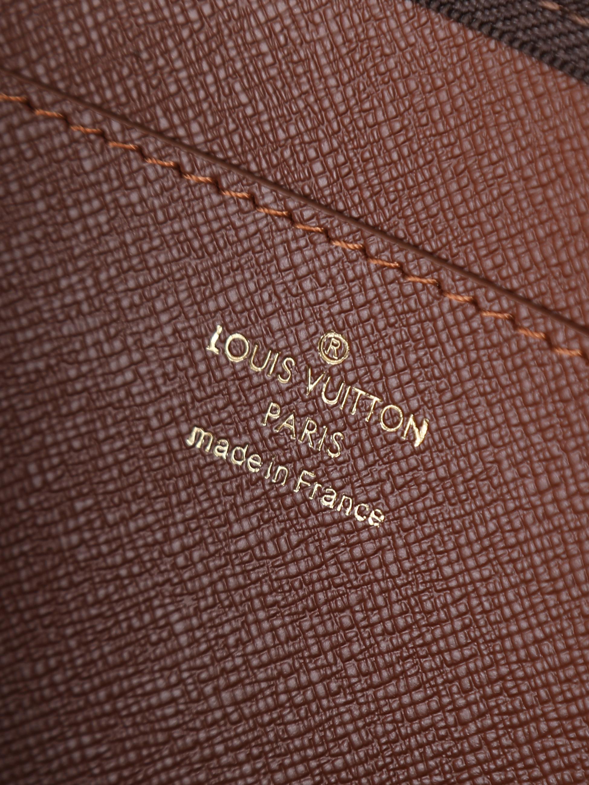 루이비통 M13561 Pochette Clés L 대형 모노그램 스타일 서류노트북 파우치루이비통 M13561 Pochette Clés L 대형 모노그램 스타일 서류노트북 파우치