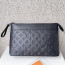 루이비통 M82545 Monogram Shadow 엠보싱 플라워 스타일 Pochette Voyage Souple 클러치백