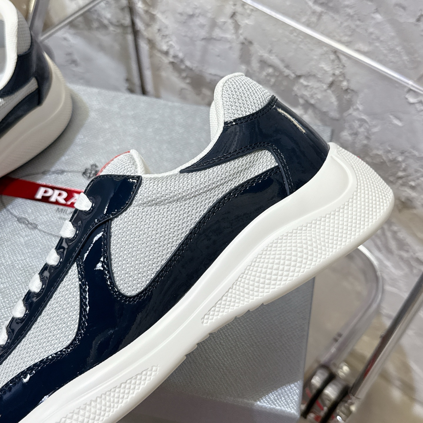 프라다 America’s Cup 스타일 네이비 블루 에나멜